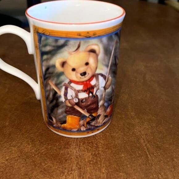 Crown Trent Fine Bone China Teddy Bear Mug - Picture 2 of 7